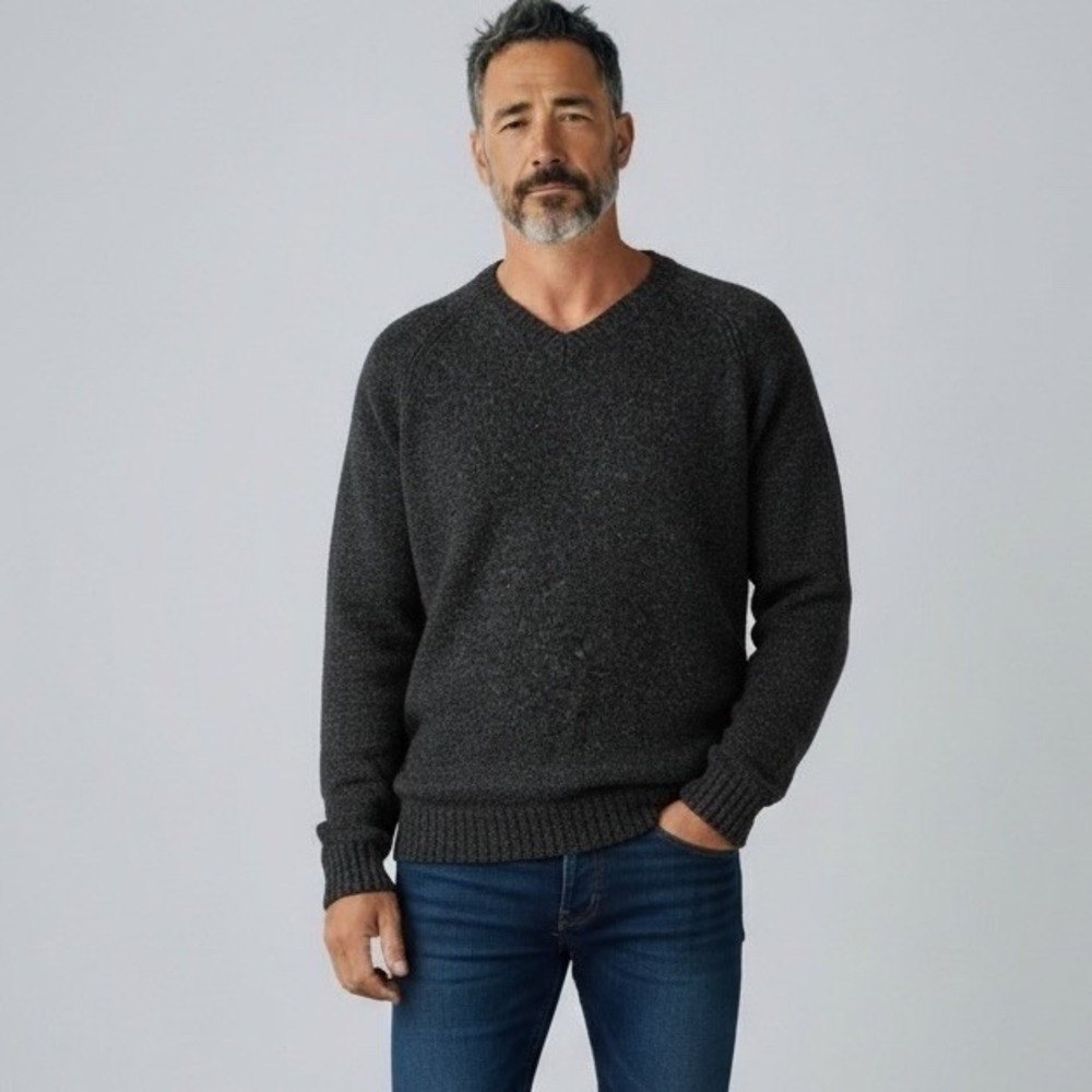 Vintage J Crew‎ 100% Brushed Wool V-Neck Sweater in Dark Gray Size Large
